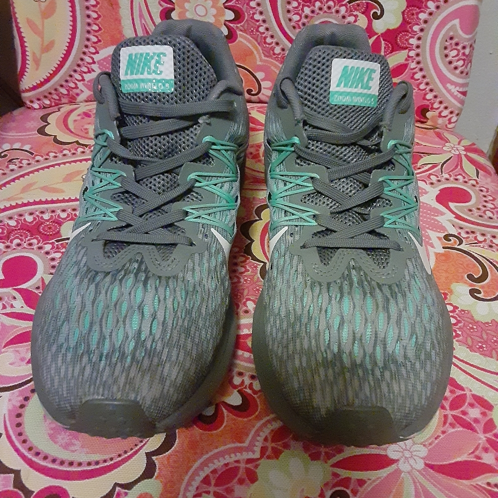 Womens Nike Zoom Windflo 5 size 7